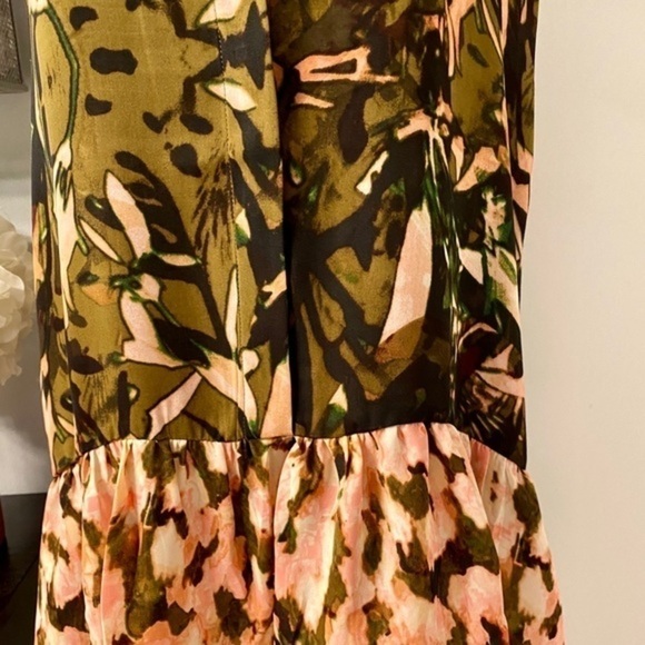 Katherine Malandrino woman’s size M abstract print peplum sleeveless blouse - Picture 6 of 9